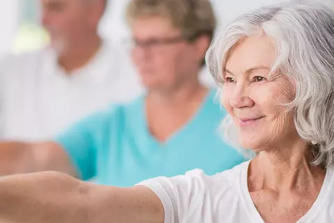 Ältere Dame beim Sport