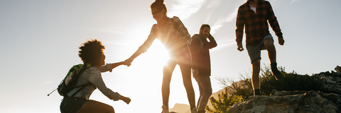 Freunde beim gemeinsamen Wandern